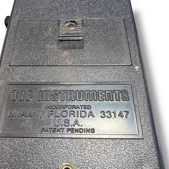 TIF Instruments DIGITAL PRESSURE GAUGE and TT 300cc Permissible AC Voltage Detec - Picture 3 of 6